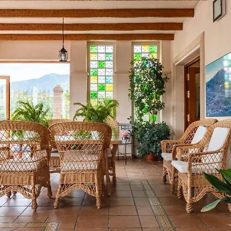 Familiar House With Private Pool And Mountains View Holiday home